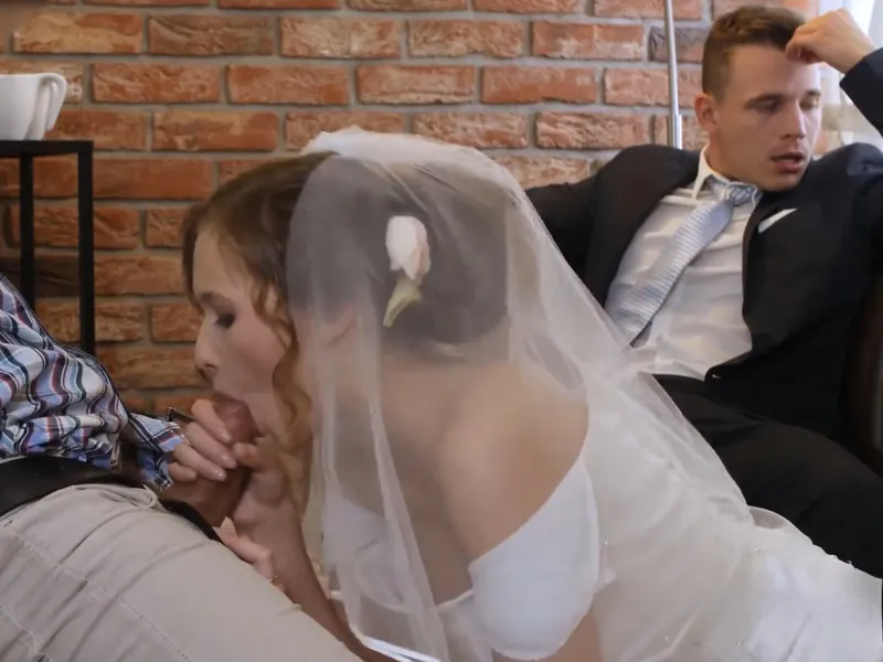 Cô dâu địt trộm với trai ngay trước mặt ông chồng mới cưới